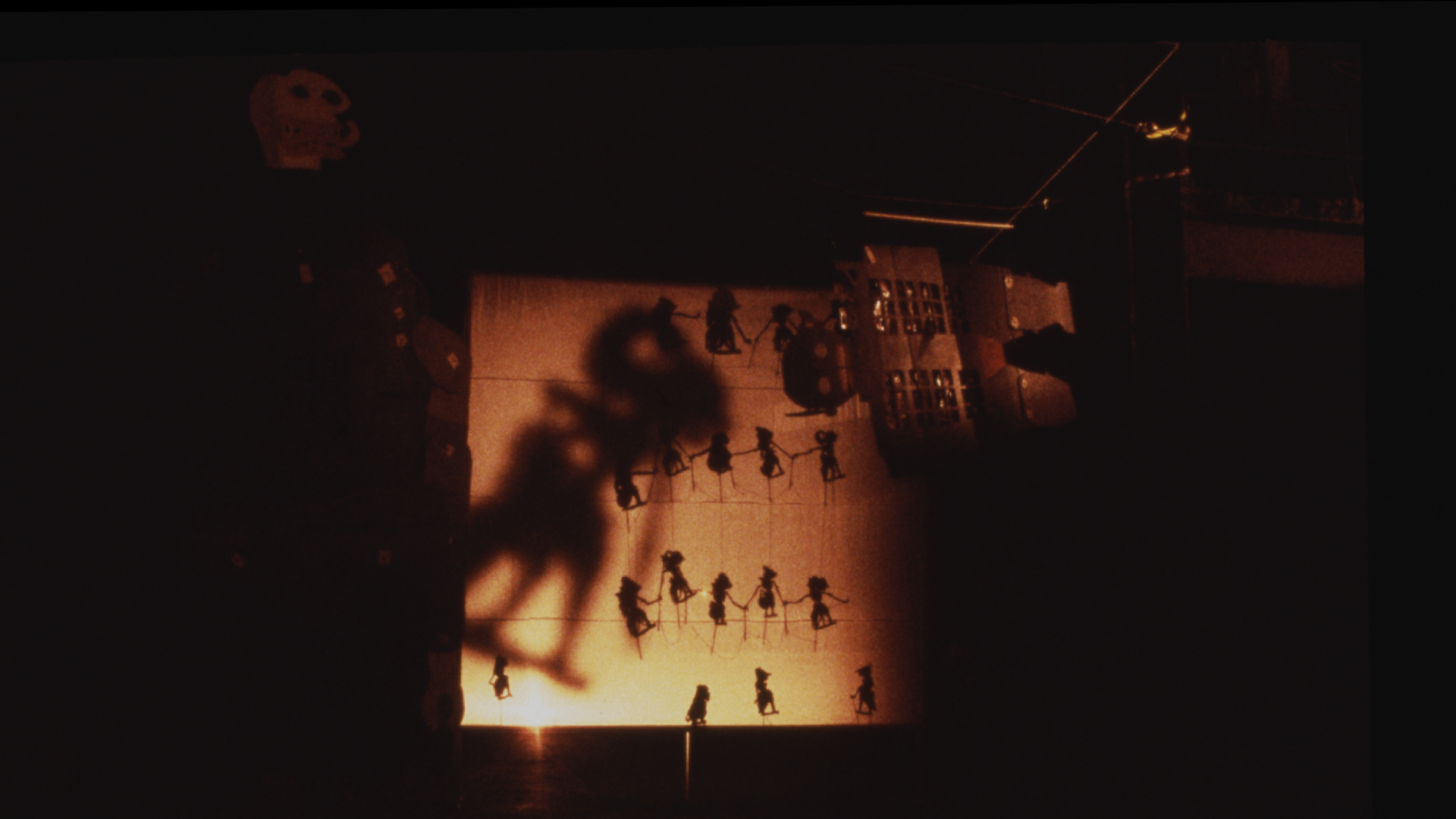 Large-scale transmisi puppets and shadow projections
